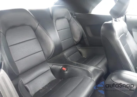 2021 Ford Mustang Ecoboost Premium z USA, uszkodzony, nr VIN 1FATP8UH0M5110357